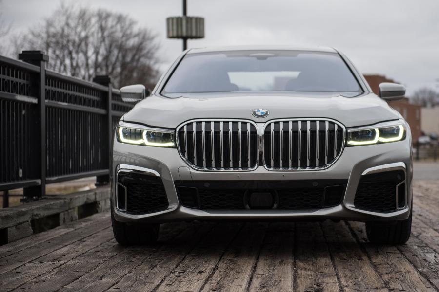  BMW 750Li xDrive M Sport (G12) 2019 года  (NA) (фото 4 из 15)